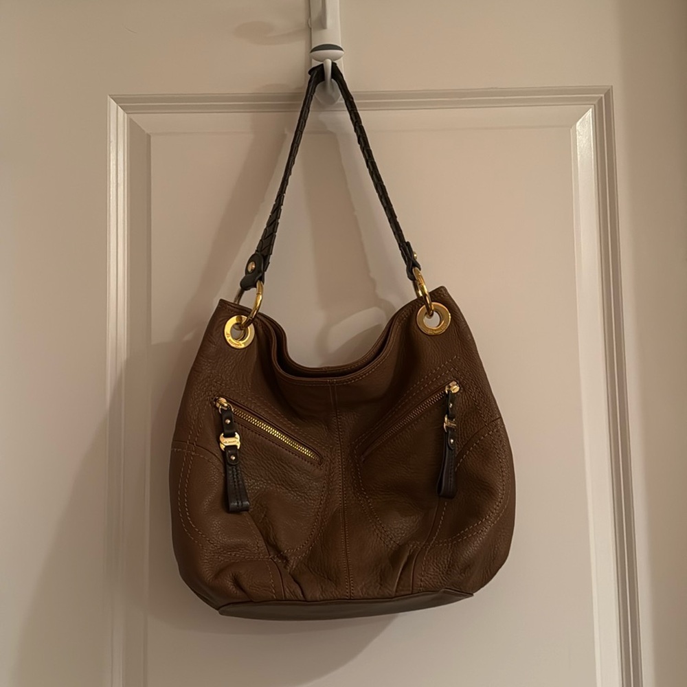B Makowsky leather purse